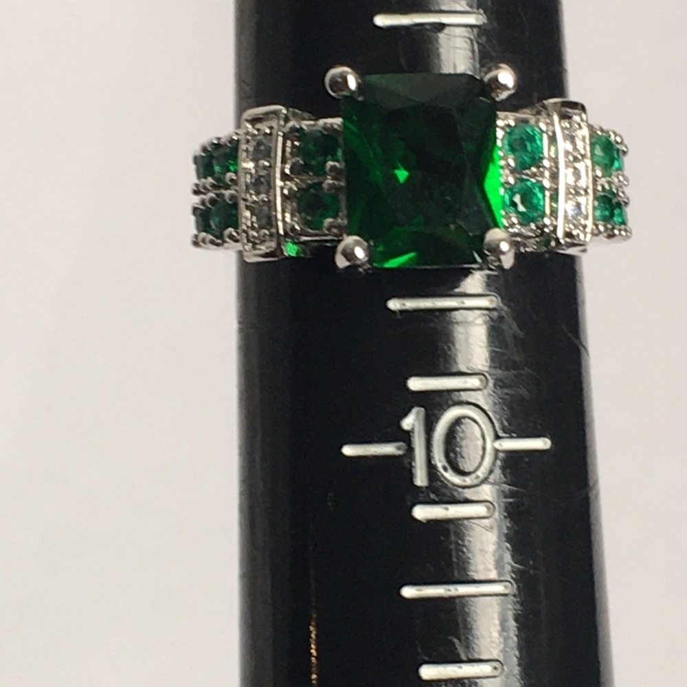 NEW WOMENS RING SIZE 9 - Picture 13 of 13